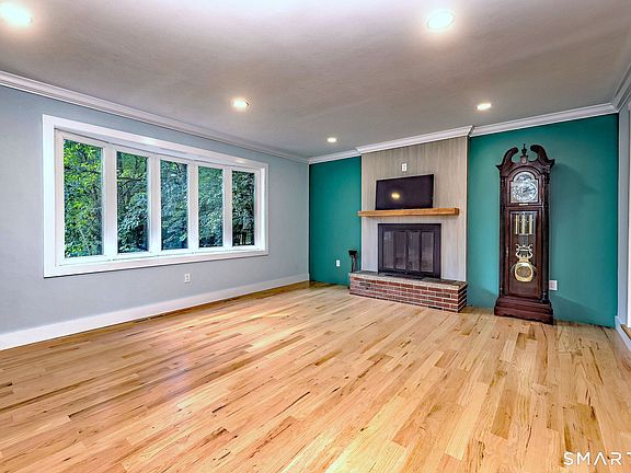 2nd image of 46 Forest Court North