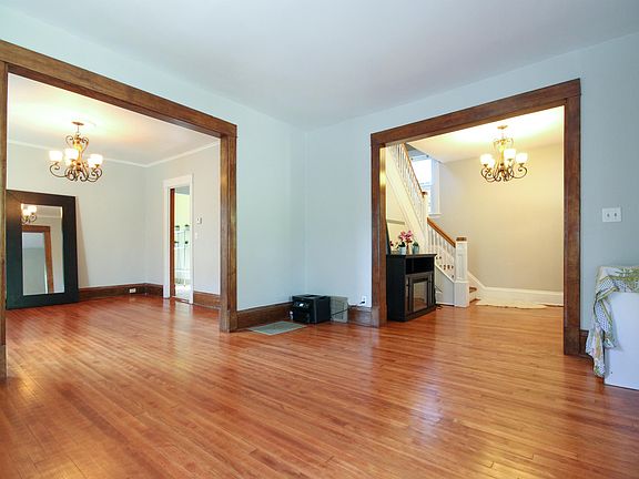 4th image of 1910 Quincy St NE