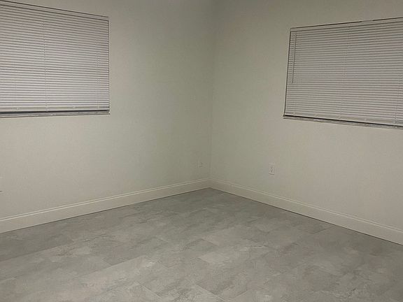 3rd image of 1023 N Brunnell Pkwy