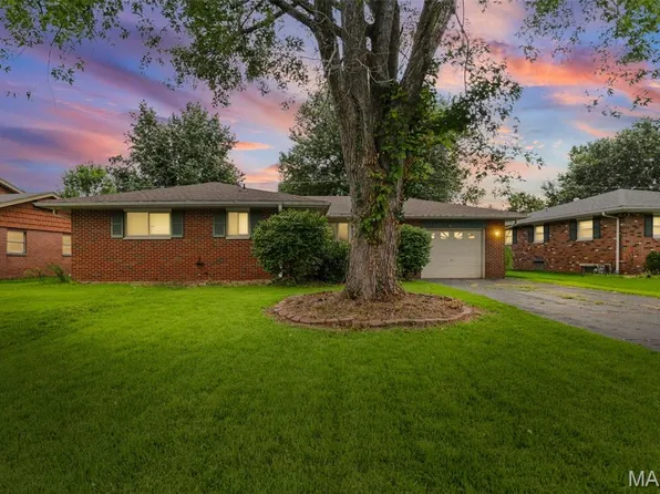 822 Amherst Dr, East Alton, IL 62024