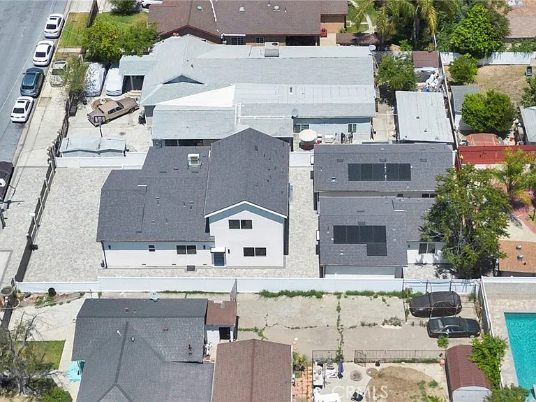 6734 1/2 Gentry Ave — Photo 14