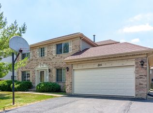 226 Pepperidge Cir, Streamwood, IL