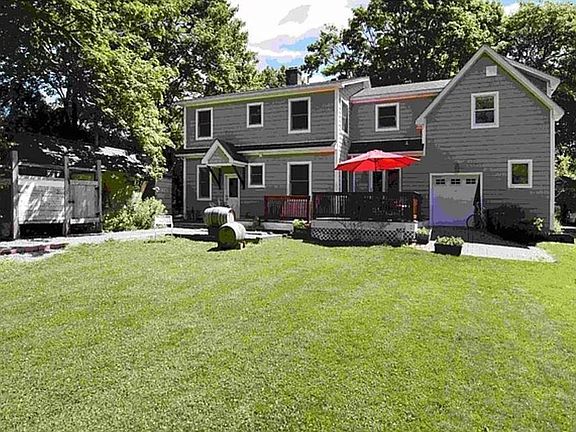 2nd image of 40 Oak St