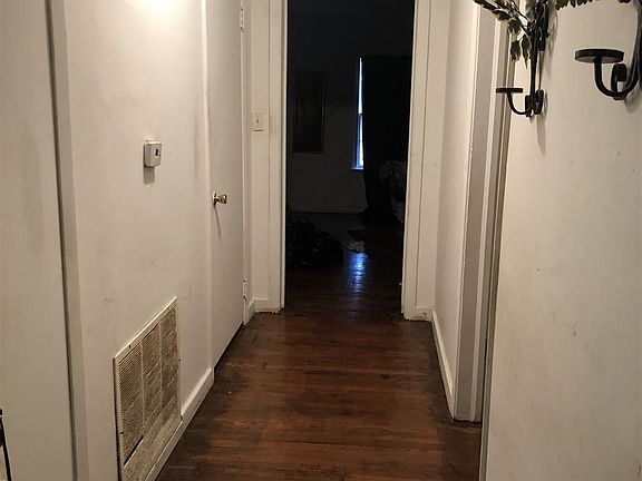 3rd image of 408 W Leavell Woods Dr