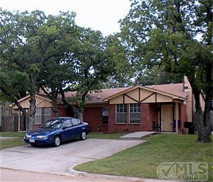 1st image of 727 Woodland Ct