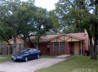 727 Woodland Ct, Kennedale, TX 76060