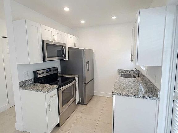 4th image of 1415 SE 2nd St APT 2