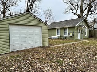 104 N 16th Ave W, Newton, IA 50208