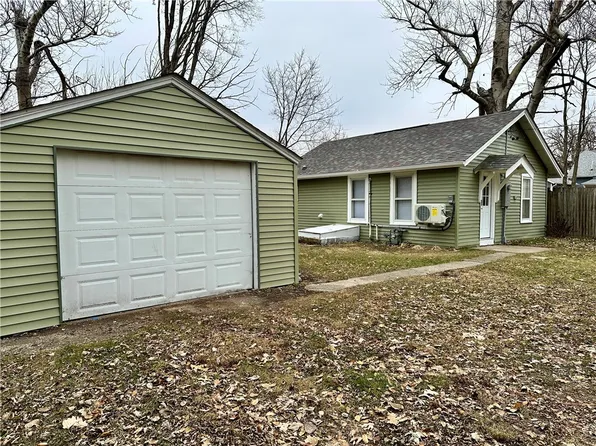 104 N 16th Ave W, Newton, IA 50208