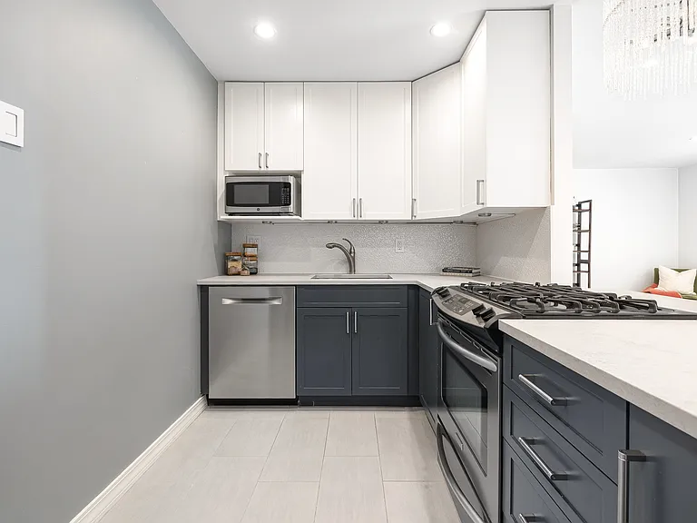 3 Hanover Sq #19J — Photo 5