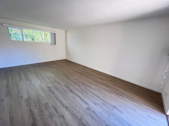 4th image of 1818 Grismer Ave #U