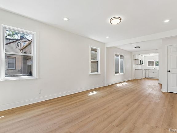 2nd image of 329 W Muir Ave