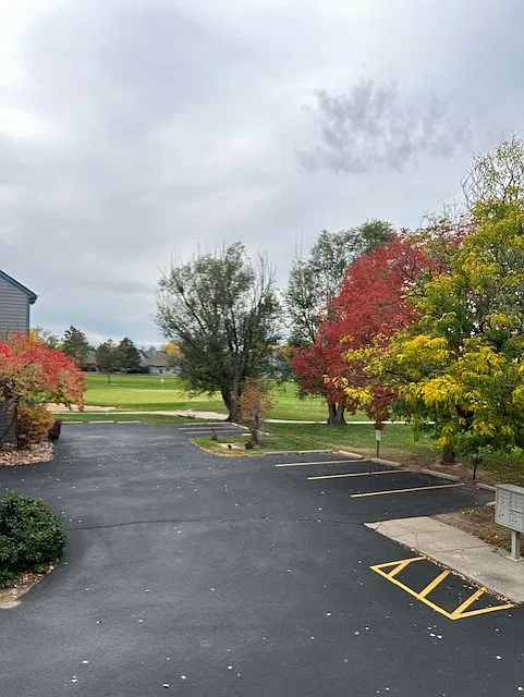 2401 S Worchester Ct — Photo 2