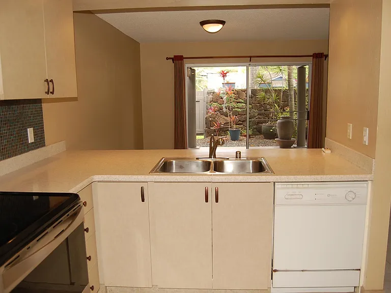 559 Keolu Dr — Photo 12