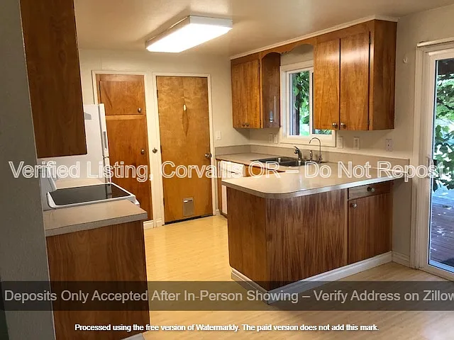 2224 NW Dixon St — Photo 6