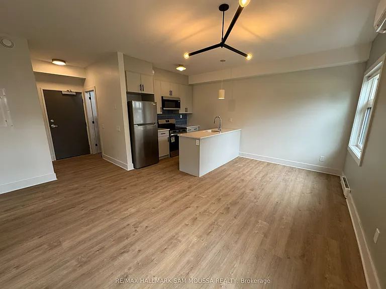 55 Drummond St E #104 — Photo 4