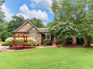 4721 Sherborne Dr, Pfafftown, NC 27040