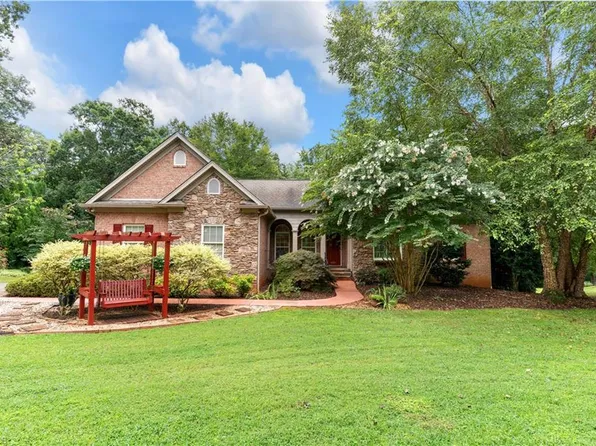 4721 Sherborne Dr, Pfafftown, NC 27040