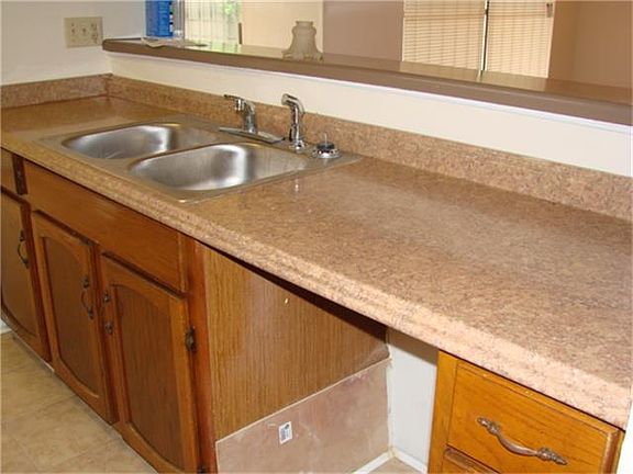 4th image of 15846 Alger Dr