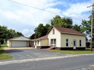 301 W Hunt Ave, Alexis, IL 61412