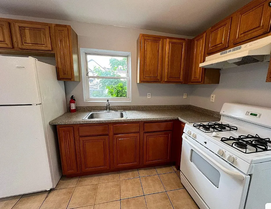 2 bed, 800 sqft, $1,800 — Photo 1