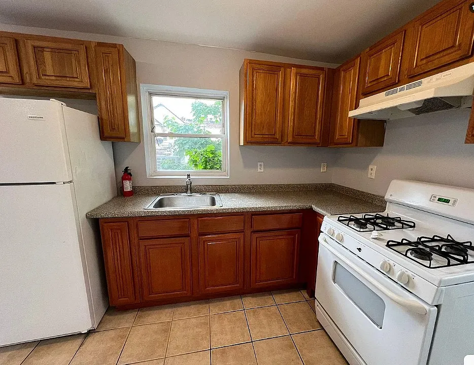 345 Sanford Ave #2-R