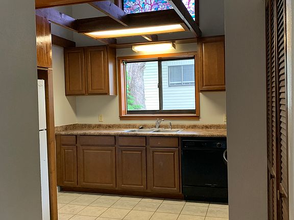 4th image of 1553 S Elsasser St