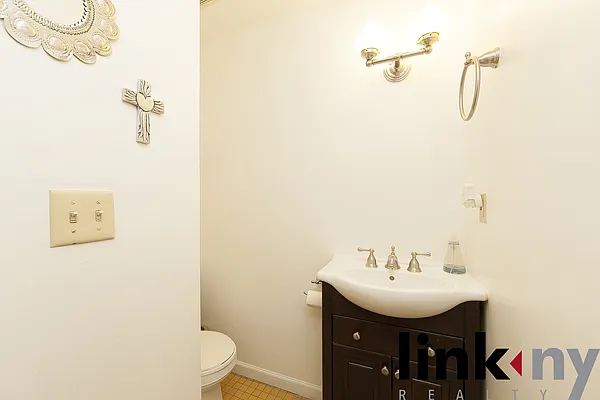 Sold by Link NY Realty | media 20
