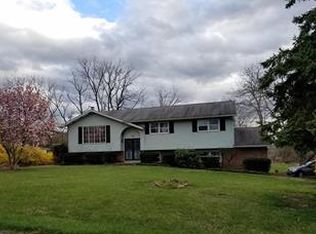 4556 S Sunset Dr, Coopersburg, PA 18036