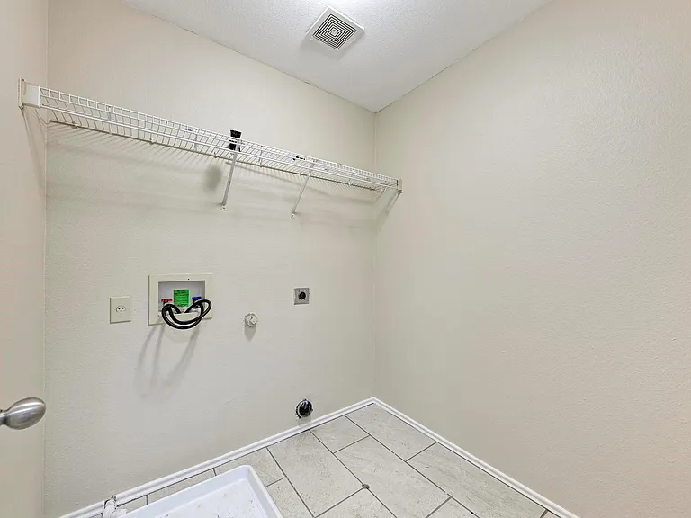 289 Drystone Trl — Photo 36