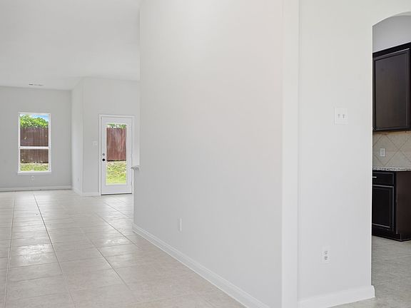 4th image of 717 Roaring Springs Dr