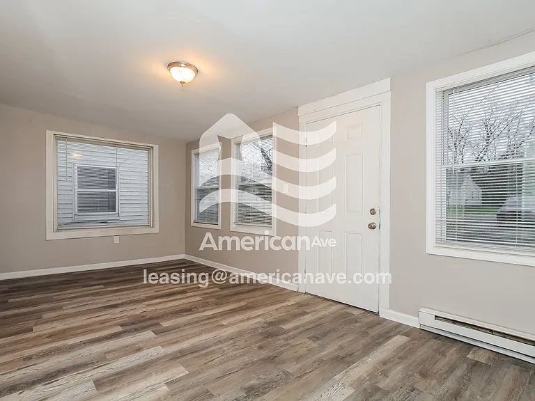 203444_004_wm_-_living_room_13398913.jpg
