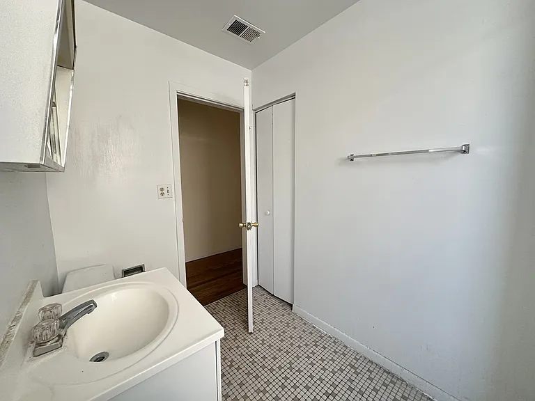 3147 W Medill Ave #4 — Photo 20