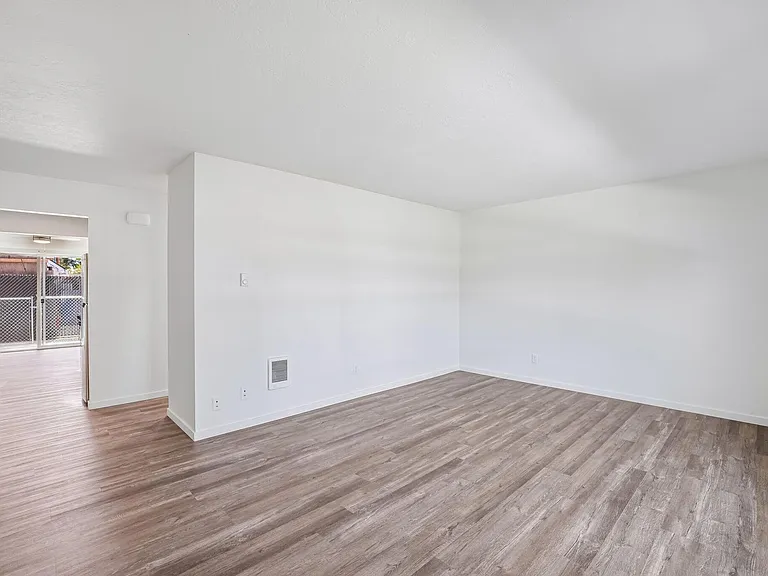 Midland Apartments — Photo 47