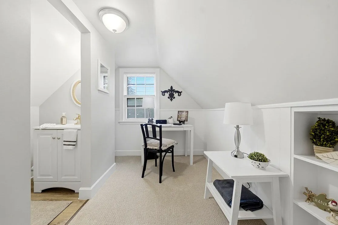 3 bed, 1.5 bath, 999 sqft, $5,000 — Photo 2