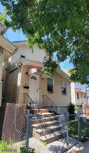 1st image of 218 Wallace St