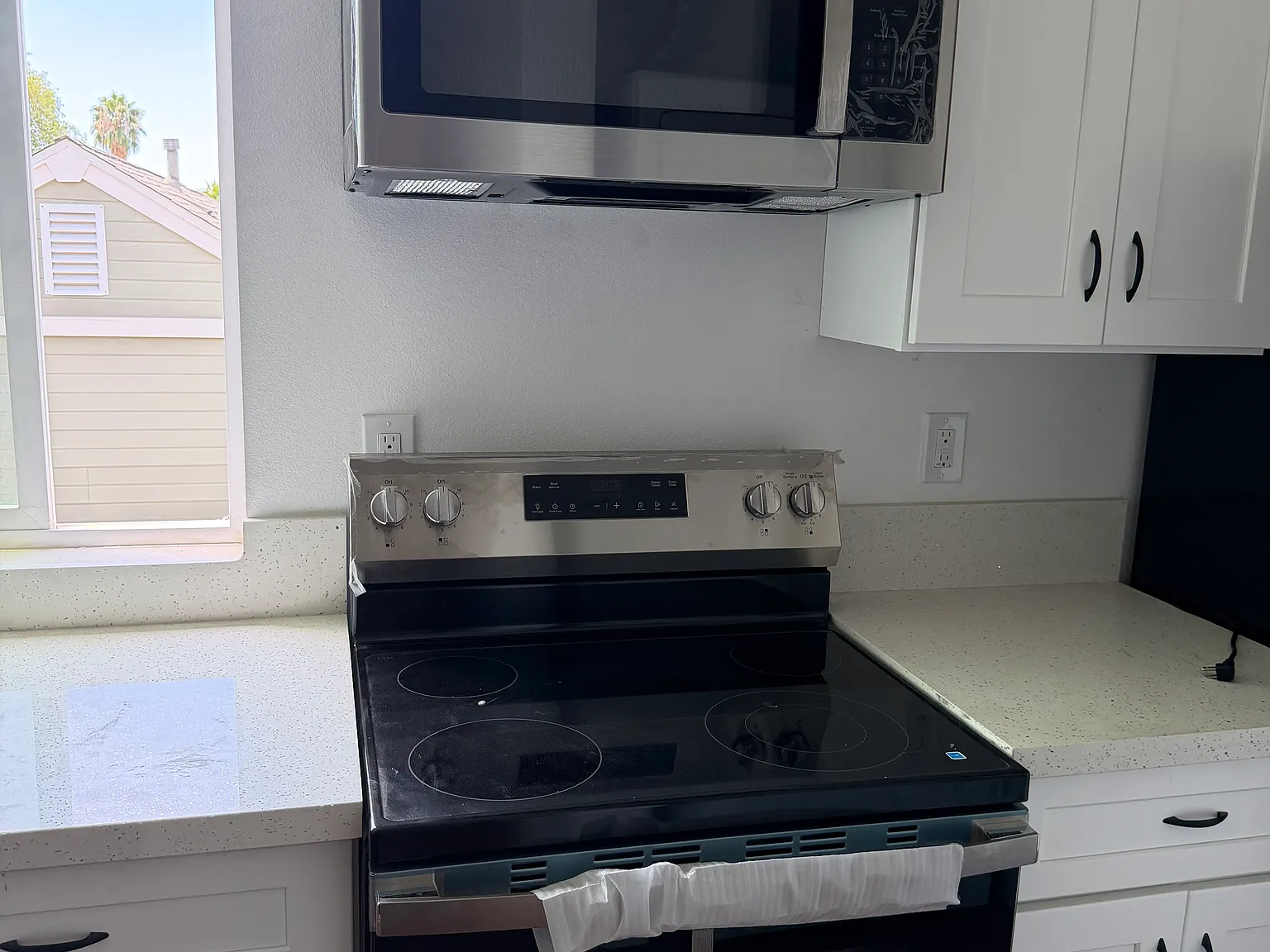 2 bed, 747 sqft, $2,700 — Photo 4