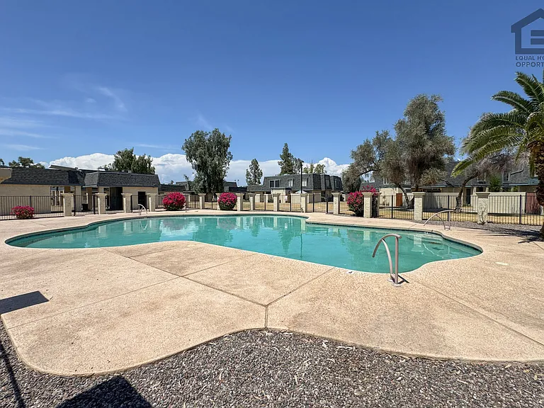 3202 W Loma Ln #2 — Photo 5