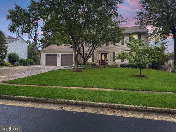 5705 Mackenzie St, Centreville, VA 20120