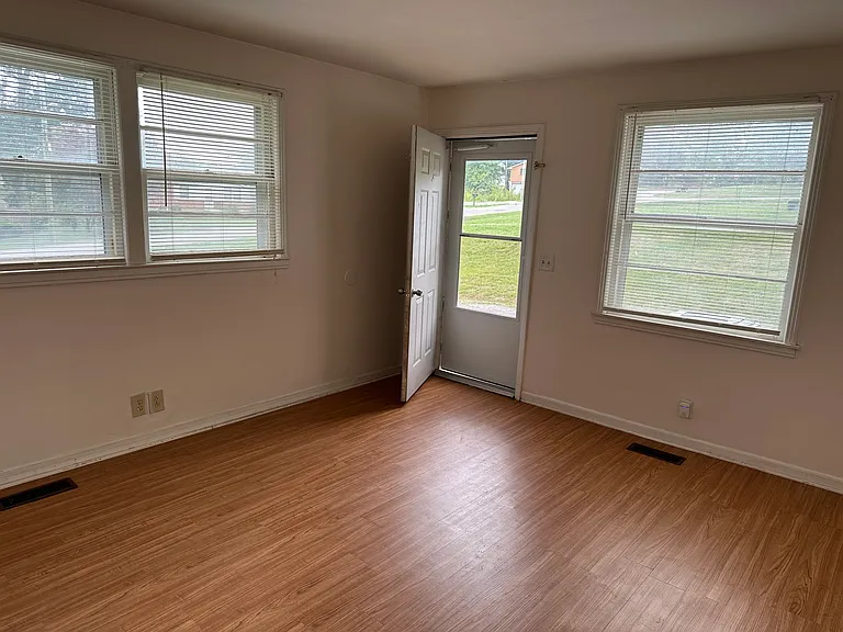 614A Claridge Dr — Photo 4