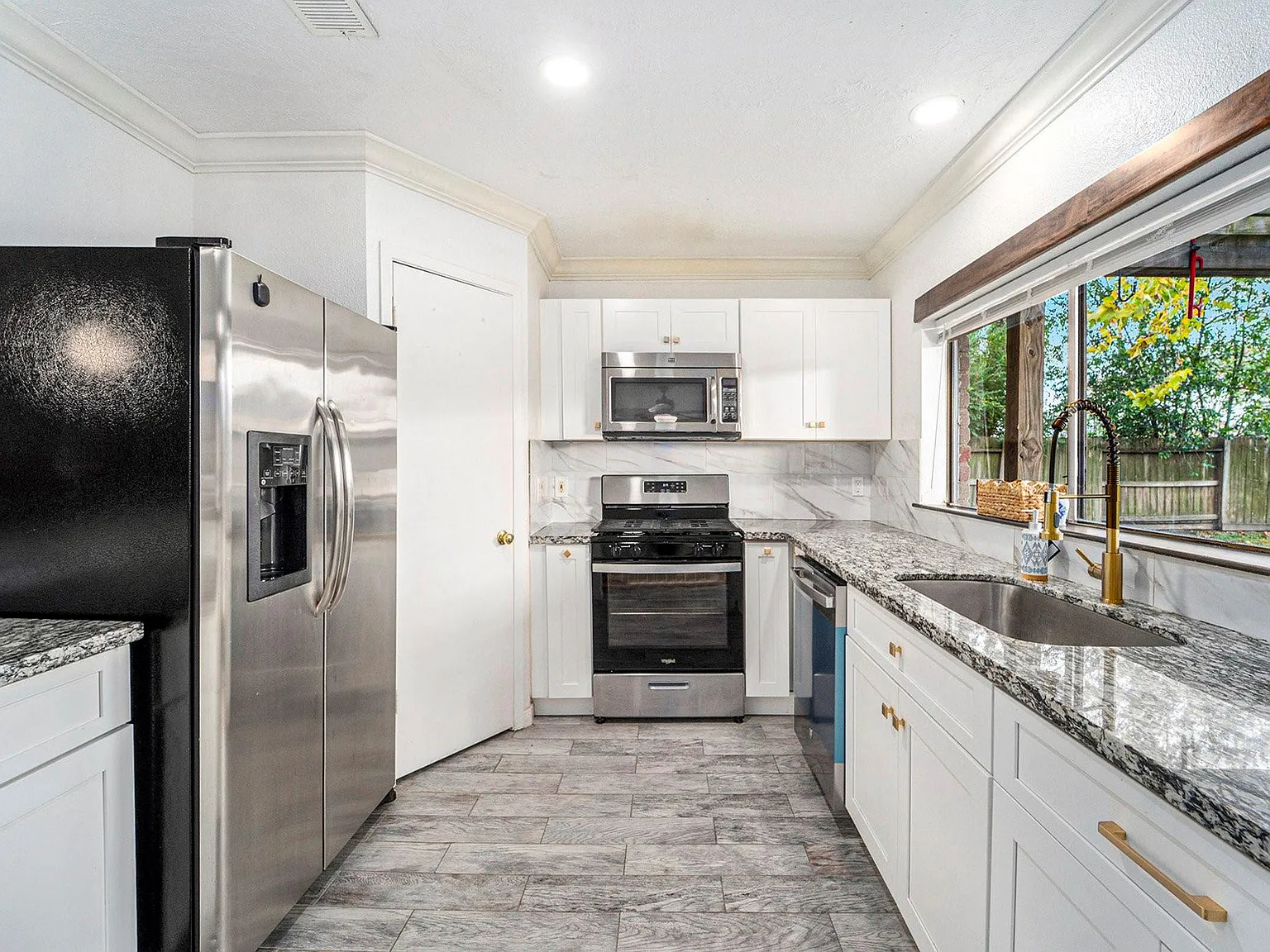 3 bed, 2.0 bath, 1440 sqft, $3,500 — Photo 4
