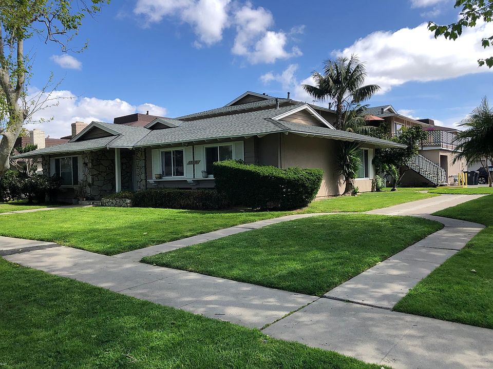 1st image of 17330 San Mateo St #4