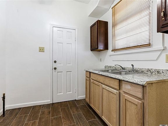 5th image of 3427-29 Clermont Dr