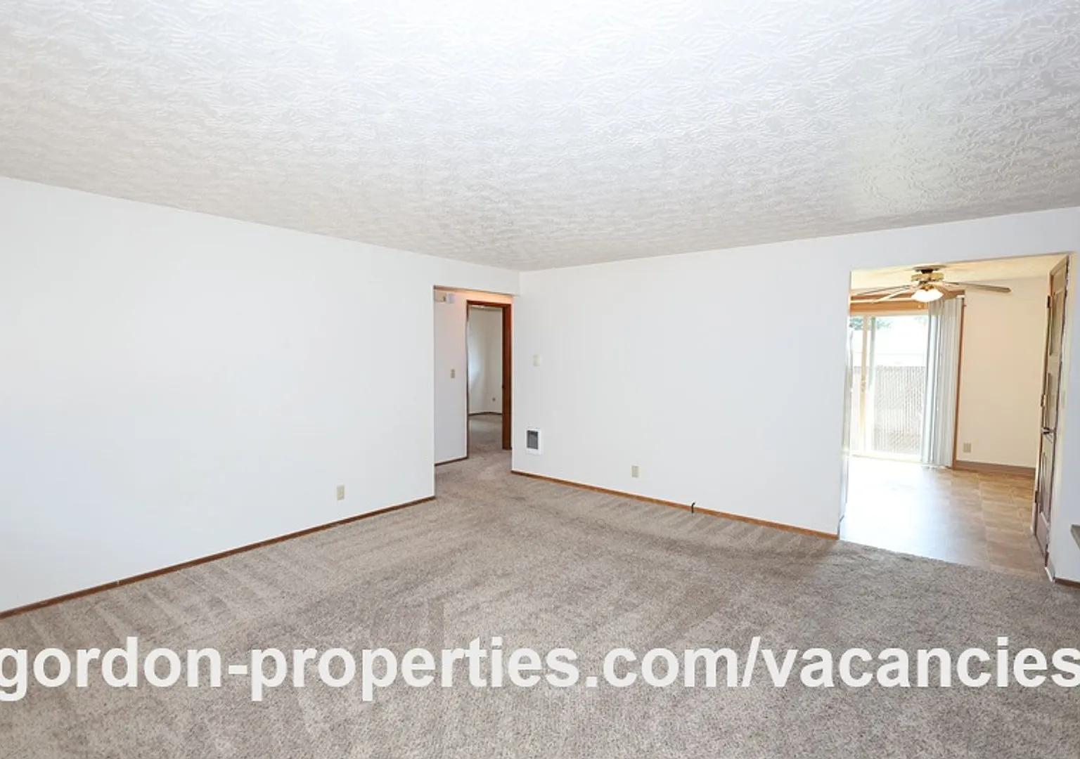 SE Cedar Ave - Single level 2 bedroom unit in duplex — Photo 3