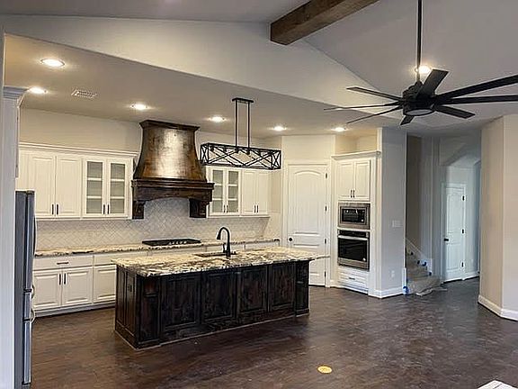 Kitchen/large ialand