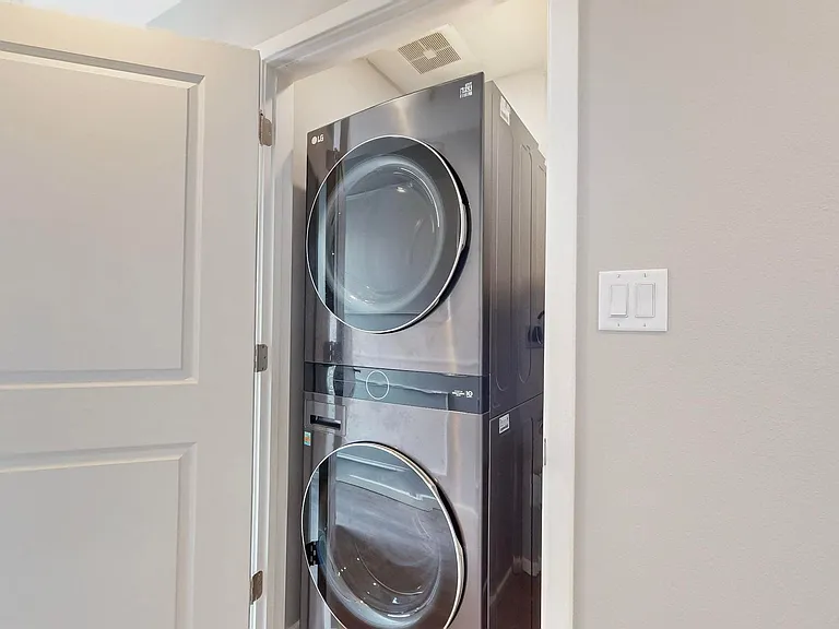4547 Villa Loma Ln NE — Photo 32