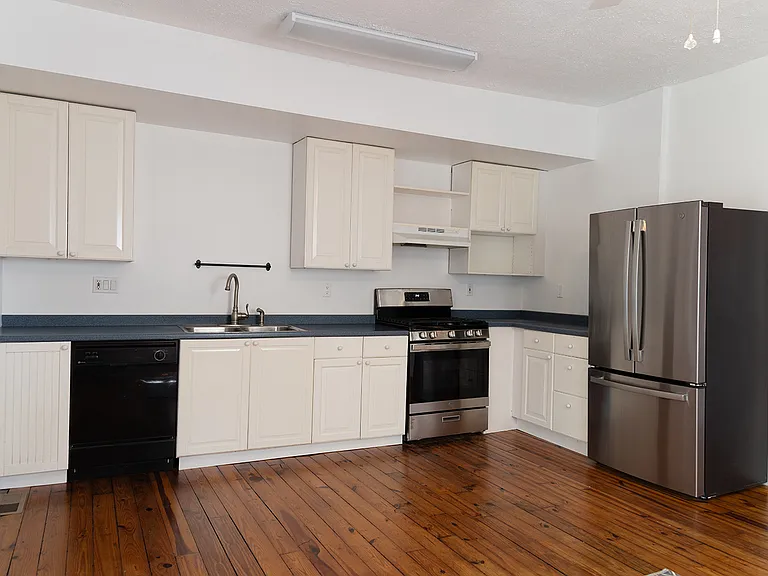 351 Ferry St — Photo 7