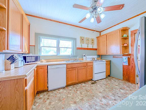 4th image of 26 Hampshire Dr