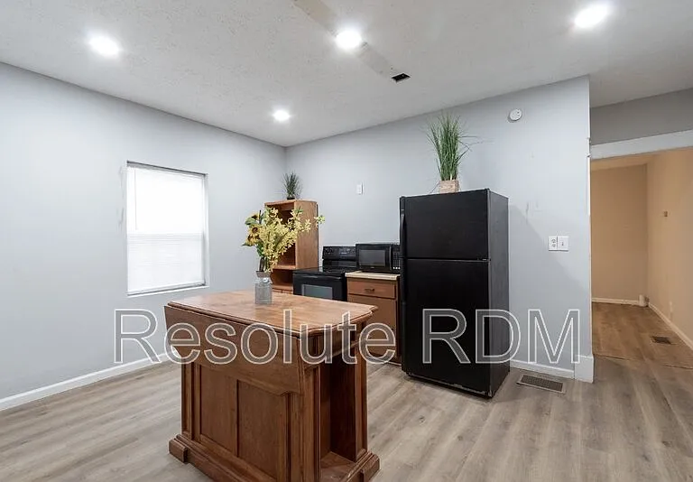 1920 Sugar Grove Ave — Photo 14