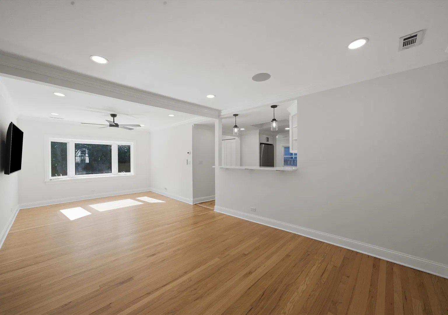 2 bed, 1187 sqft, $3,950 — Photo 4